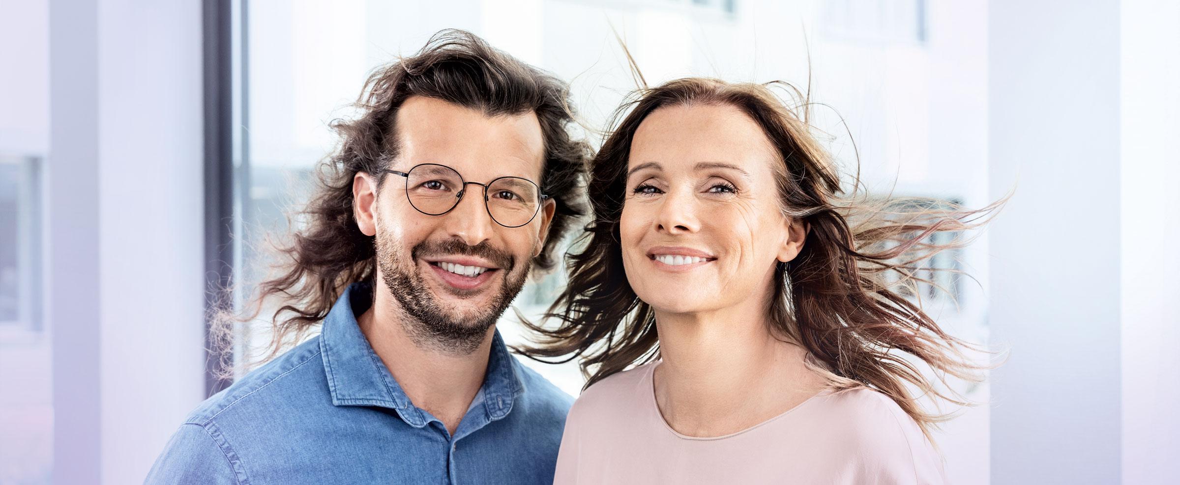 Mitarbeitende bei Alber, die ihren Arbeitgeber unter anderem wegen des guten Miteinanders und der Duz-Kultur schätzen.