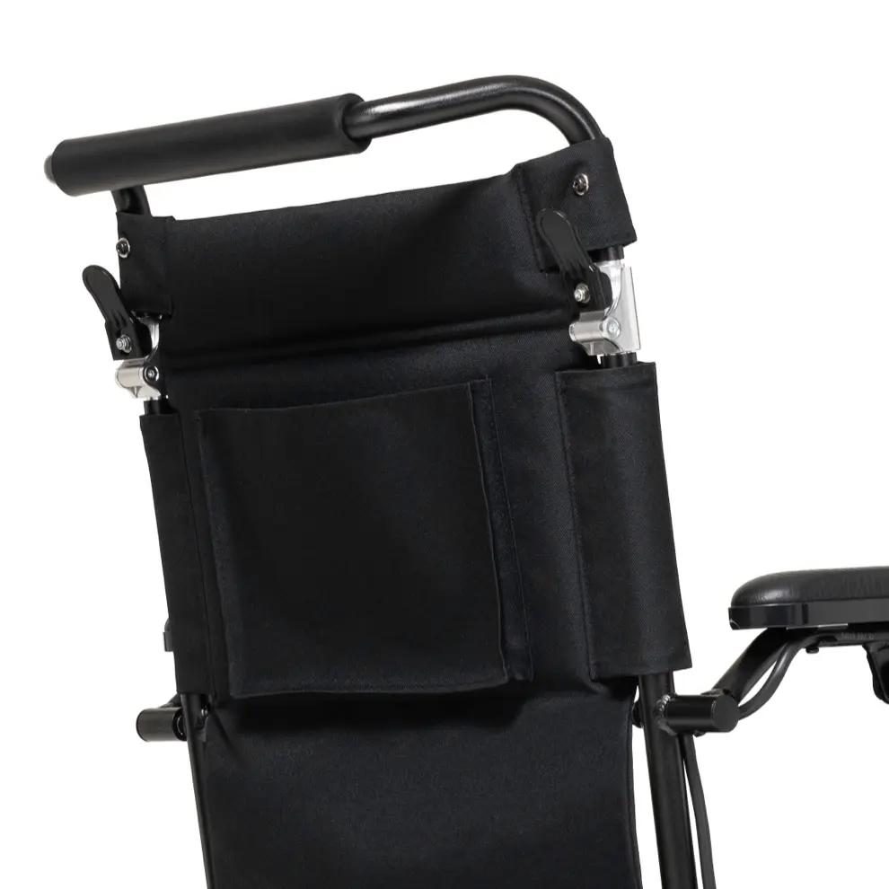 Rückansicht erivo Elektrorollstuhl mit in Rückenlehne integrierter Tasche.