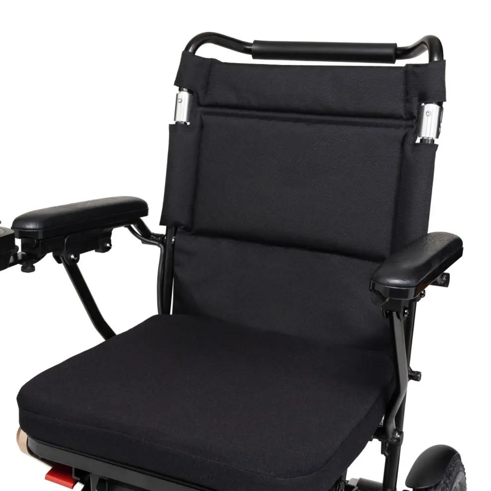 Blick auf ergonomische Sitzfläche und Lehne des erivo Elektrorollstuhls.
